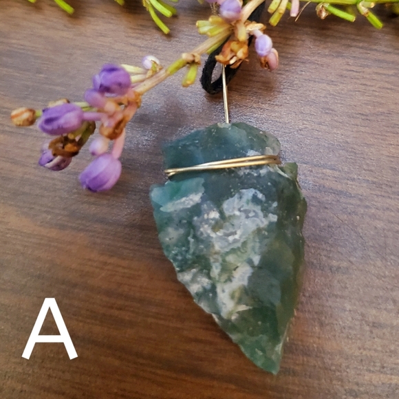 🌿 Natural Stone Arrowhead Necklace 🌿 - Picture 3 of 16